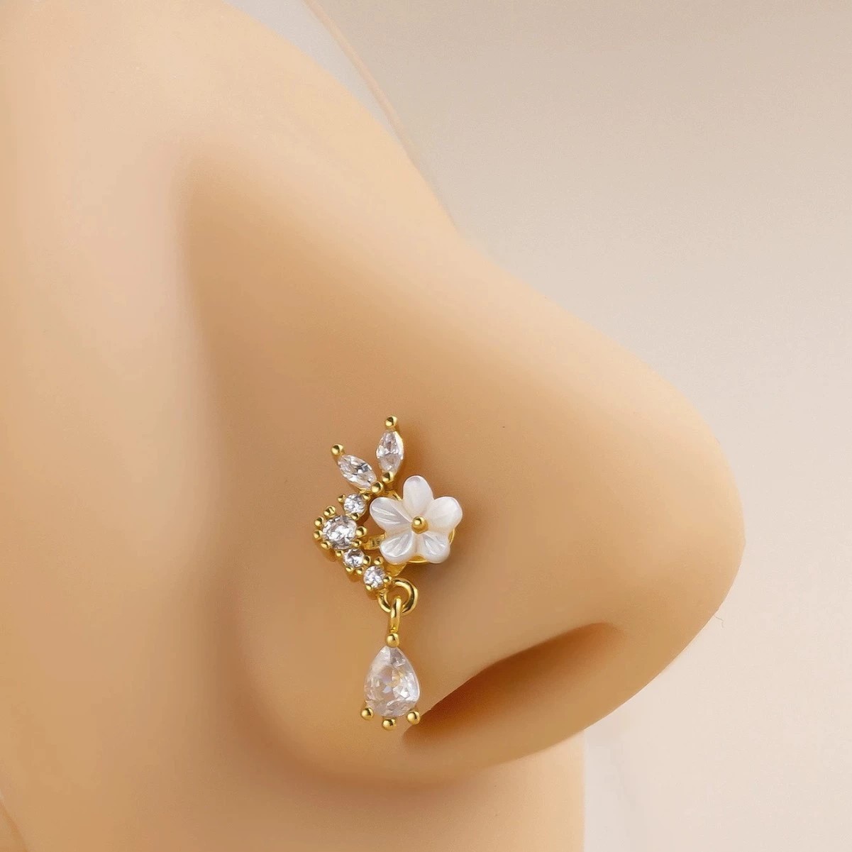 ゴールドフラワーノーズリング、CZクリスタルティアドロップノ - Body Jewelry Nose Ring のレビューと価格