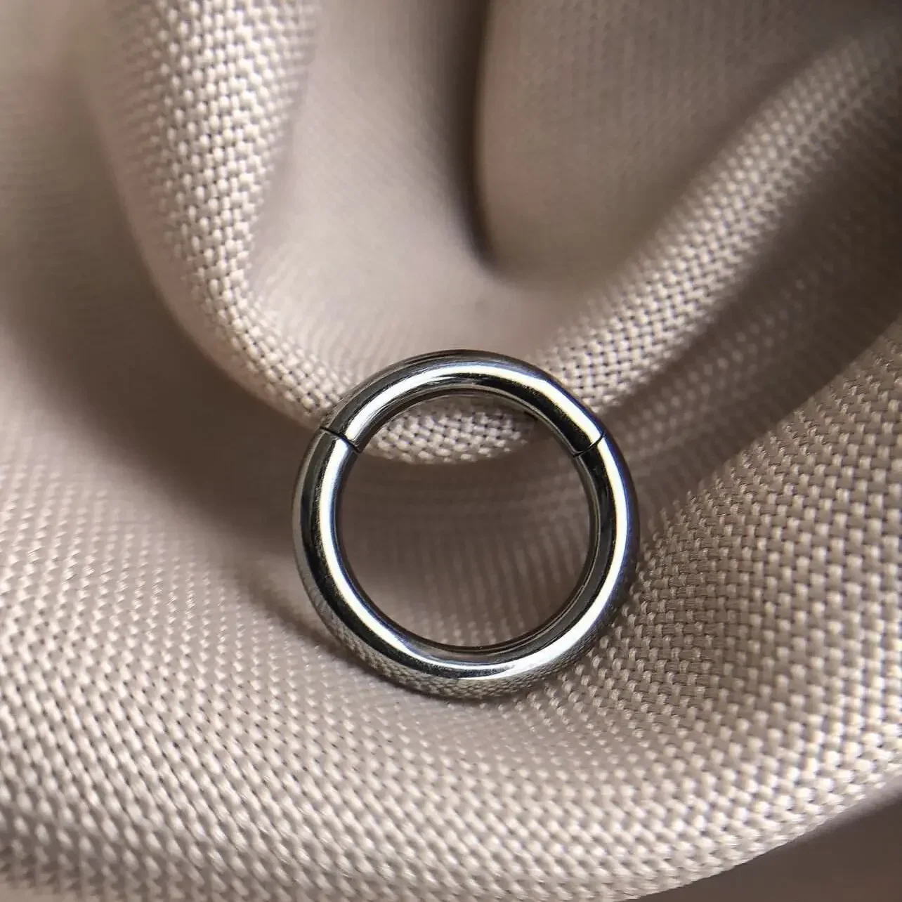 G23 チタン鼻リング 14 グラム 16 グラム 18 グ - Septum Clicker Ring のレビューと価格