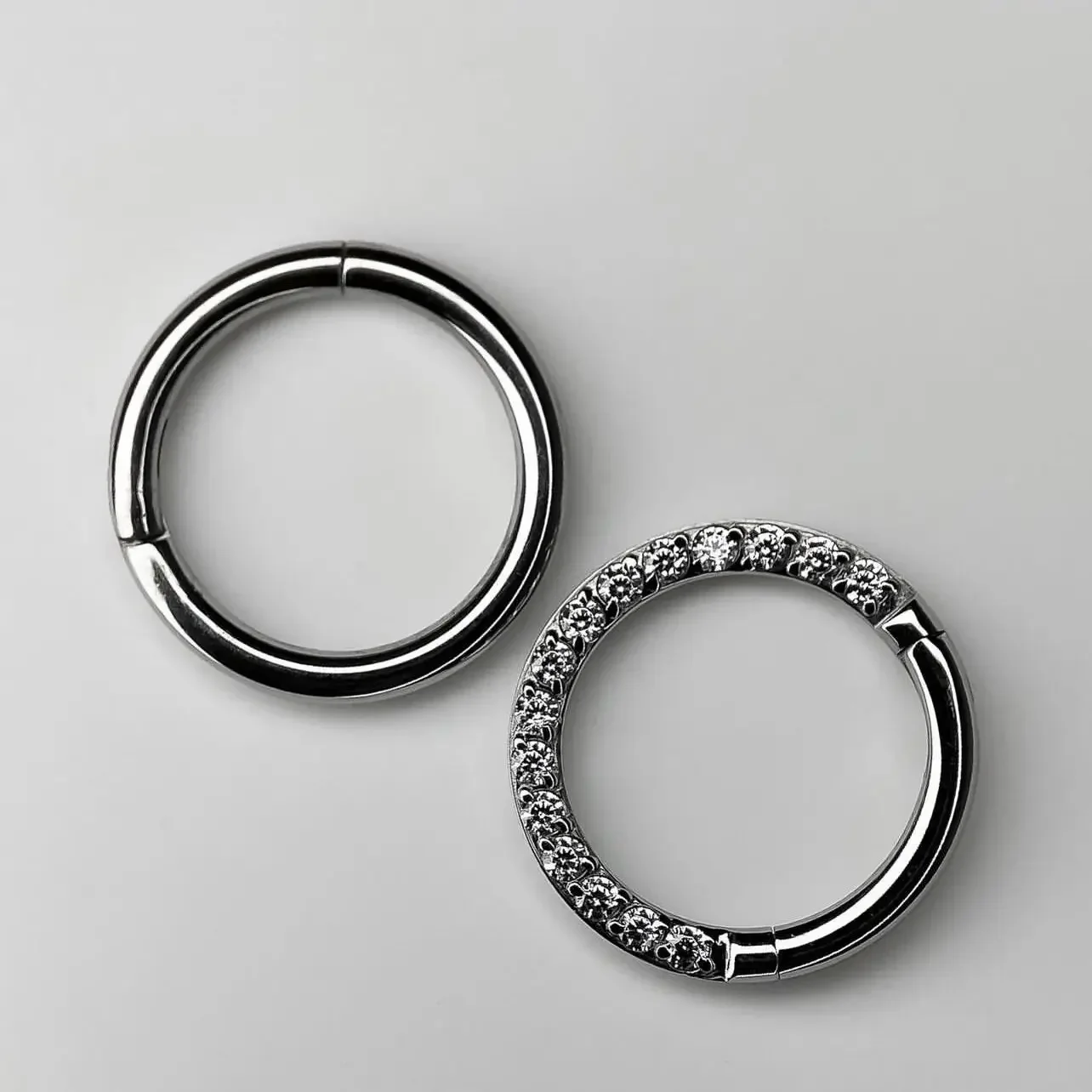 G23 チタン鼻リング 14 グラム 16 グラム 18 グ - Septum Clicker Ring のレビューと価格