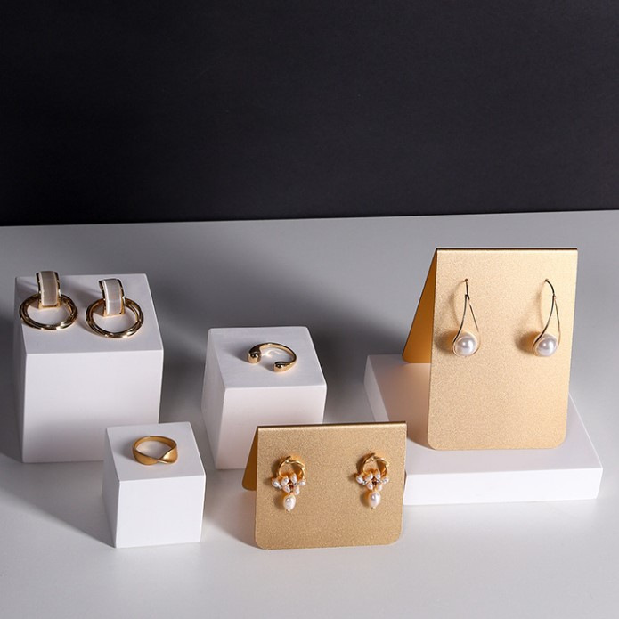 金属スタッドダングルイヤリングディスプレイラック T バース - Body Jewelry Holder のレビューと価格