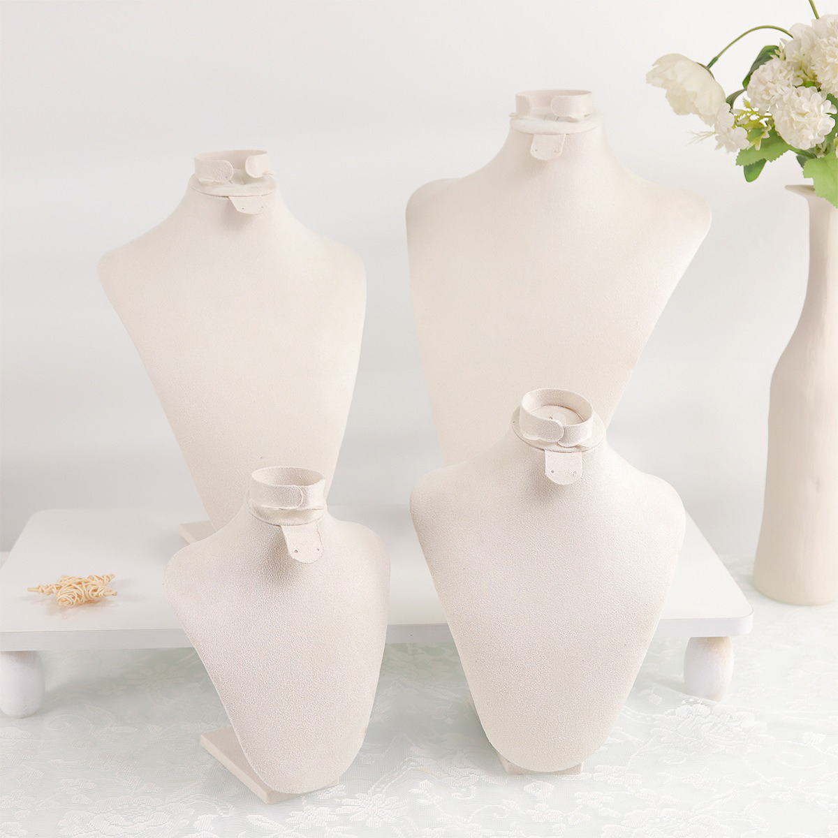 ボディベルベットジュエリーディスプレイバスト、人型ネック/チ - Body Jewelry Holder のレビューと価格
