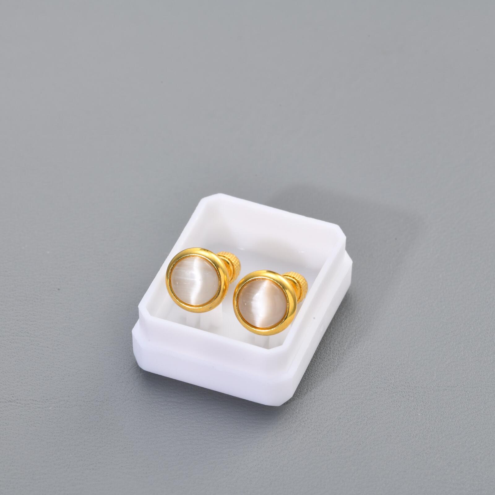 誕生石スタッドピアス 女性用、18Kゴールドメッキステンレス - Body Jewelry Flat Back のレビューと価格